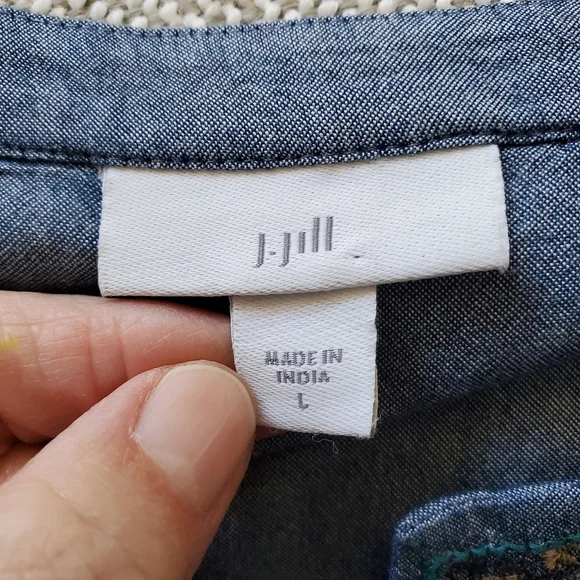 J.Jill Embroidered Elastic Sleeve Top. Size Large - Picture 7 of 8